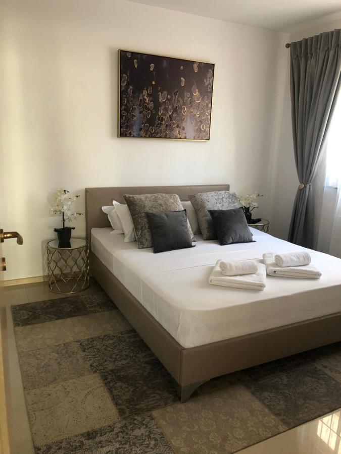 By The Sea Apartment Navodari Exterior photo